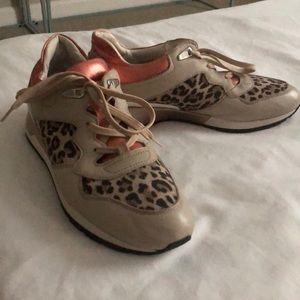 Geox women’s size 10 leopard and rose gold